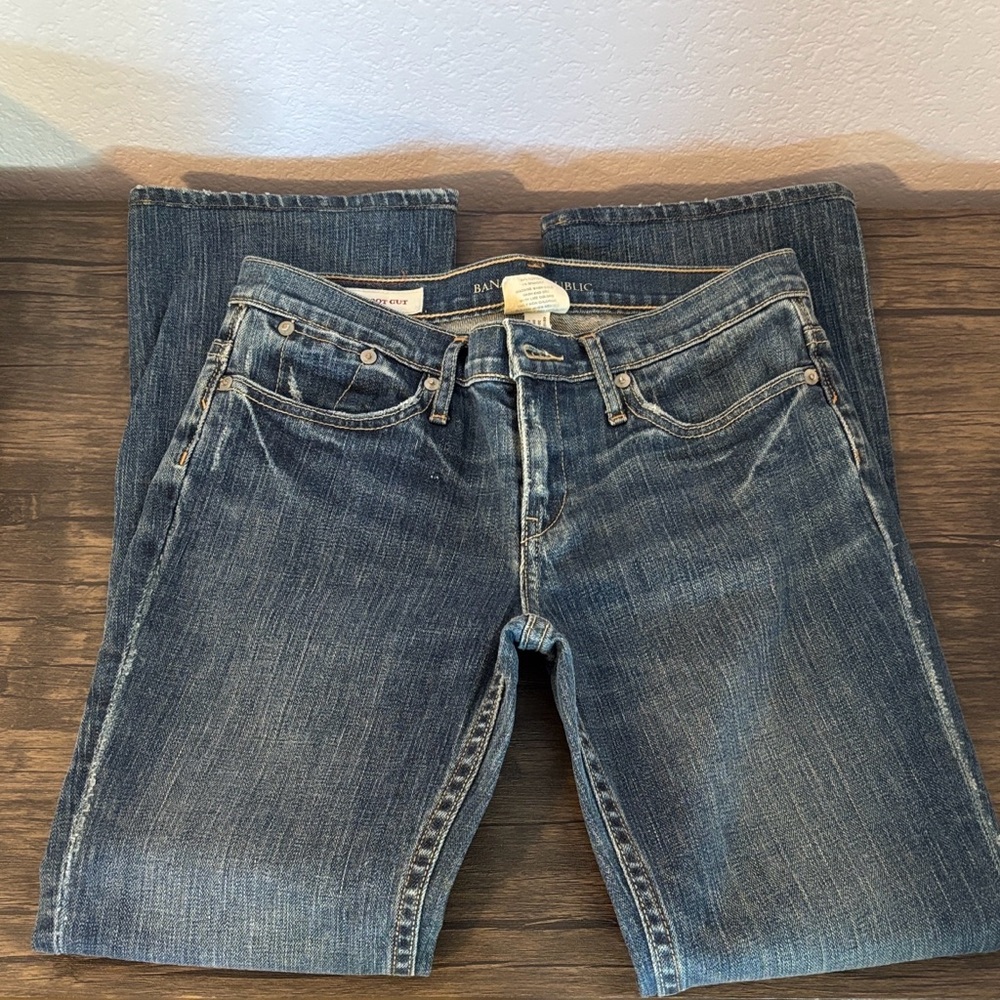 Banana Republic women’s low rise bootcut jeans size 2